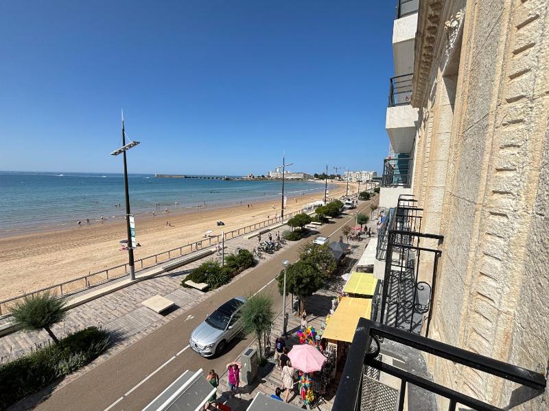 Appartement T4 face mer proche commerces 2 balcons cuisine équipée 2ème étage sans ascenseur - FR-1-197-271 - image 8