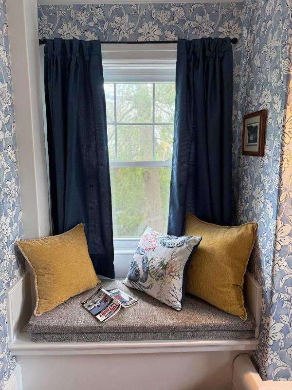 Queen Room image 4