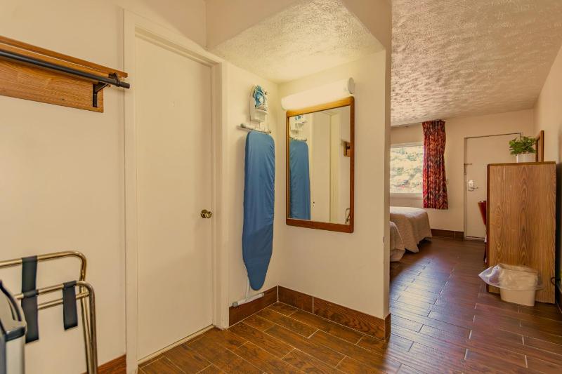 Double Room with Two Double Beds image 4