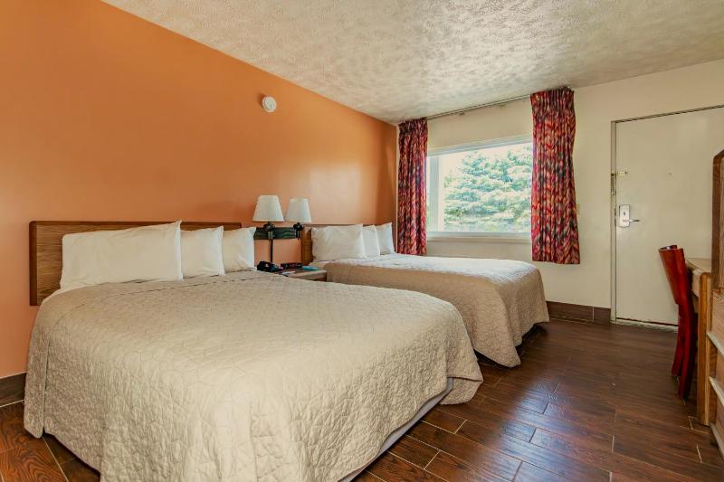 Double Room with Two Double Beds image 2