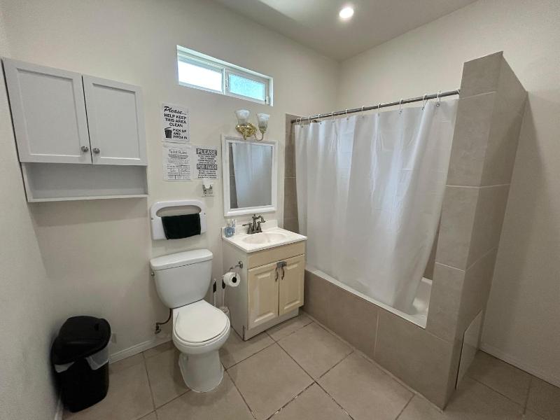 Hollywood Home - image 3