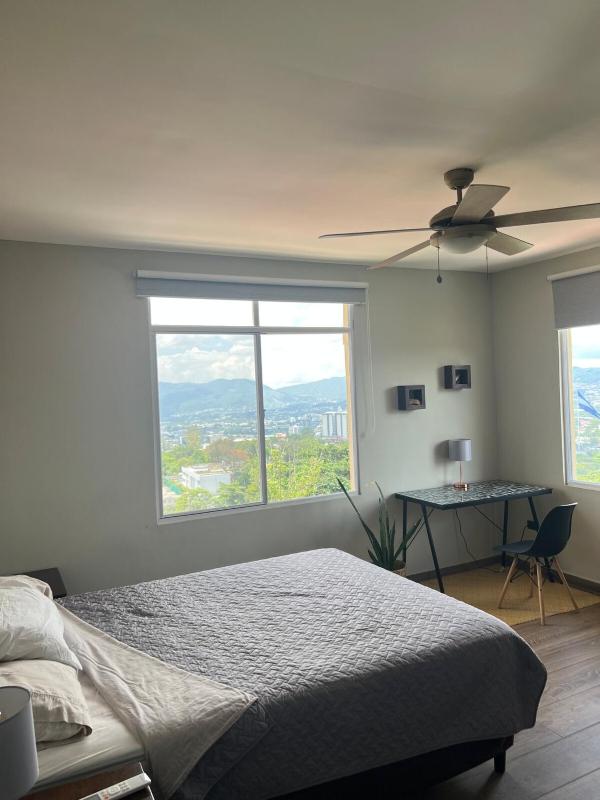 Charming Penthouse with Stunning View to San Salvador - image 4