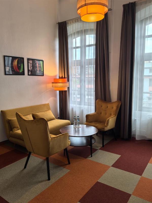 Deluxe Triple Room image 3