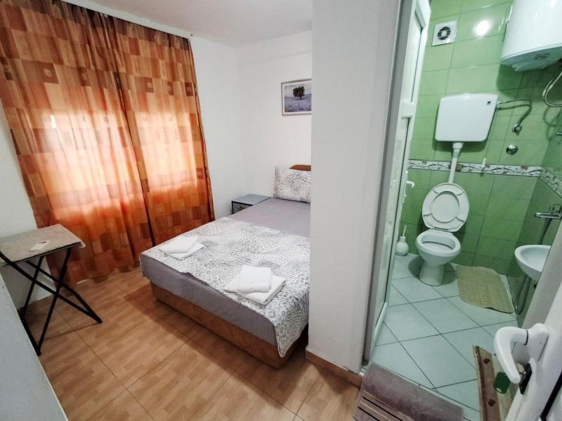 Double Room with Private Bathroom image 1