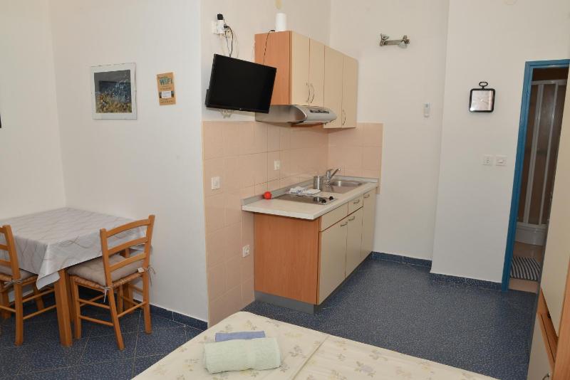 Studio with Balcony image 3