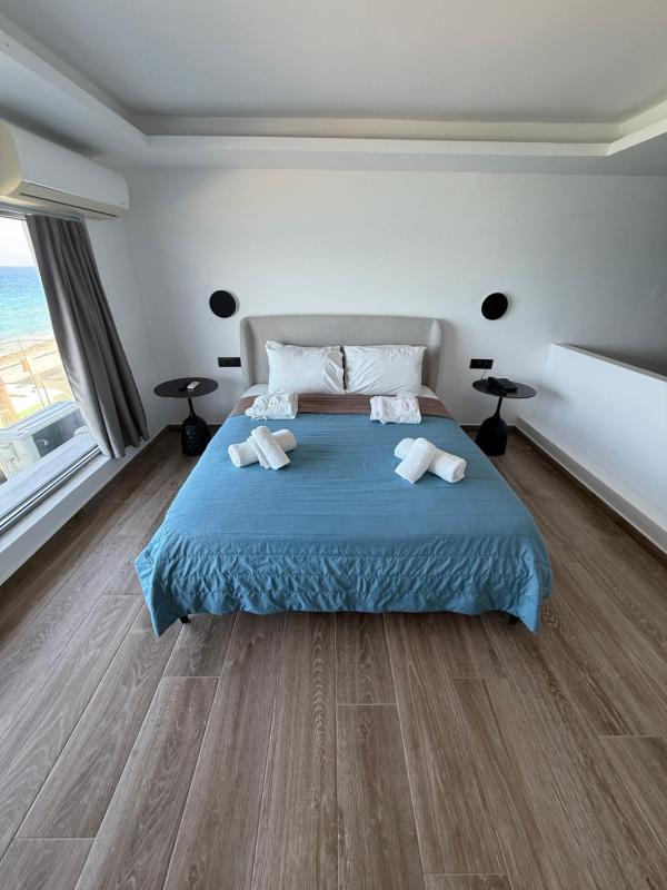 One-Bedroom Apartment with Sea View image 3