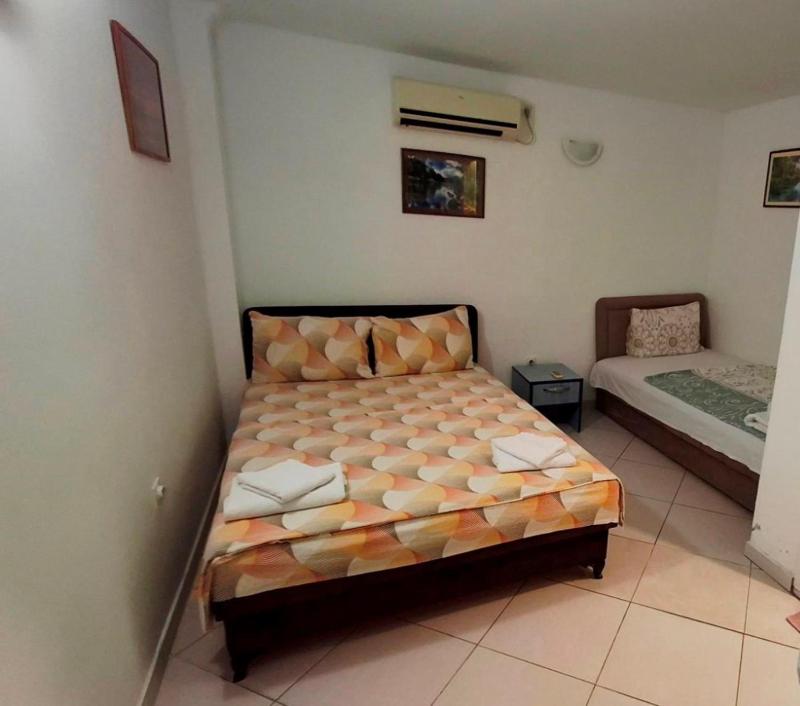 Triple Room with Private Bathroom image 2