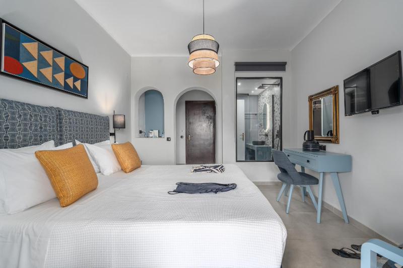 Deluxe Double Room with Sea View image 1