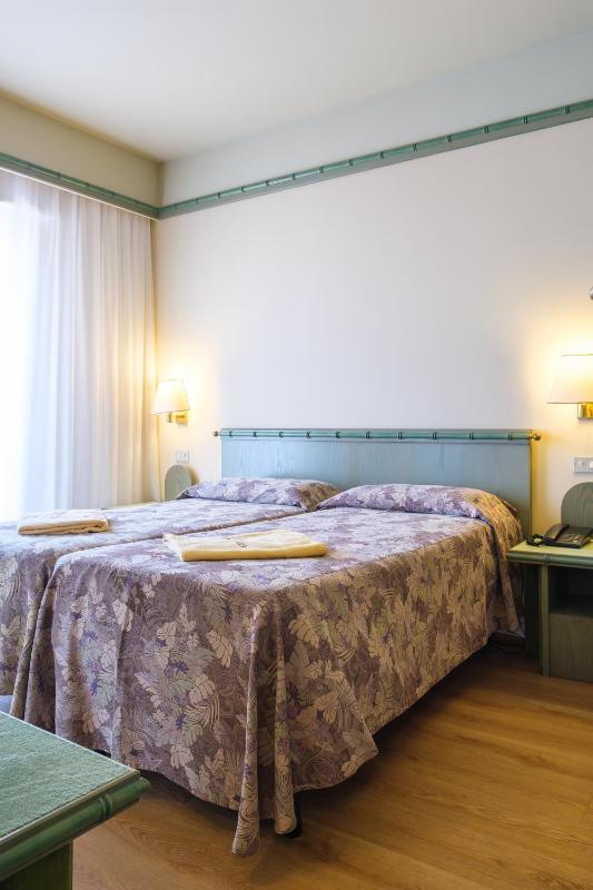 Double Room with Partial Sea View image 1