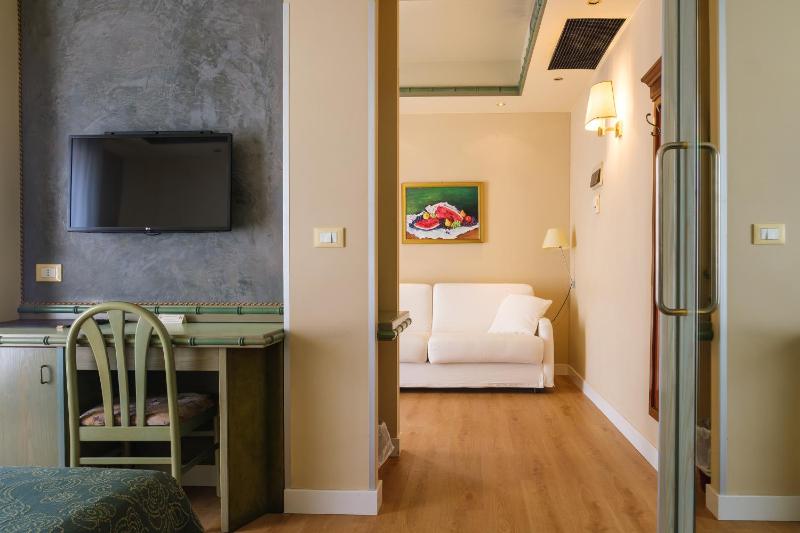 Hotel Montecarlo - image 19