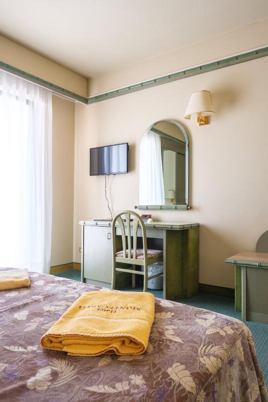 Double Room with Sea View image 2