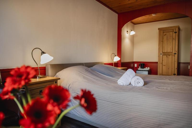 Twin Room image 1