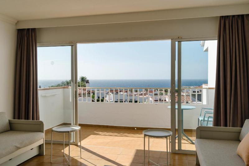 Apartment with Sea View image 2