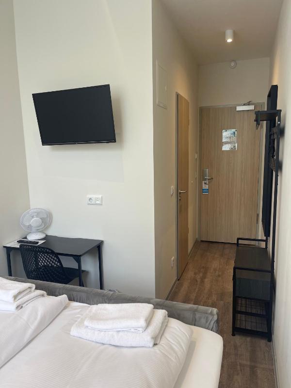 Double Room image 4