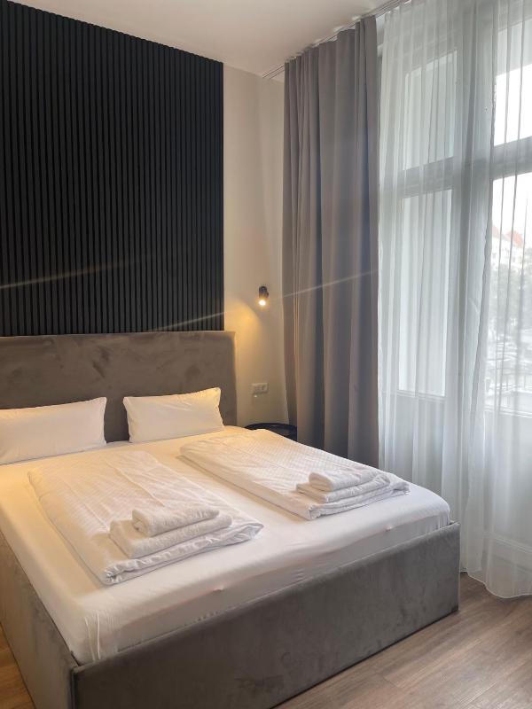 Motel Blue - Minimalist Boutique Hotel - image 2