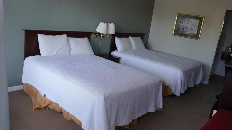 Queen Room with Two Queen Beds image 1