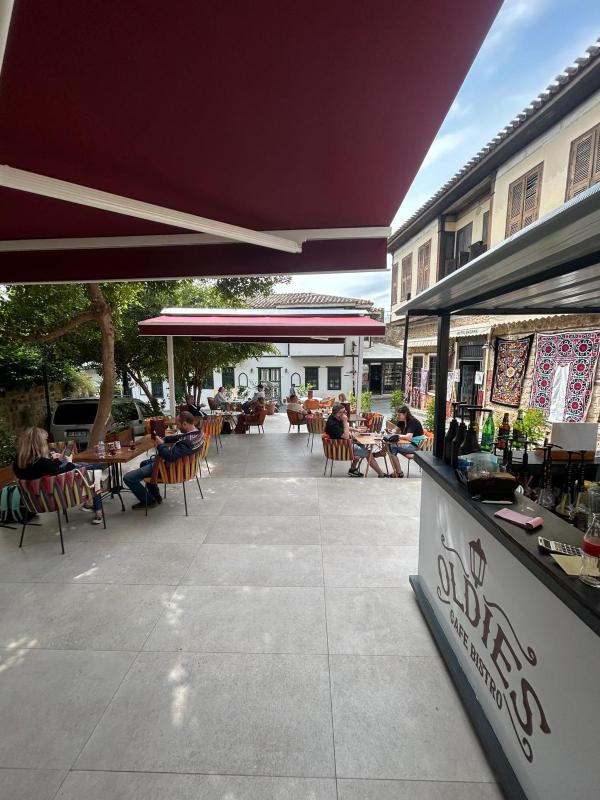 Oldies Hotel Bistro Restaurant - image 15