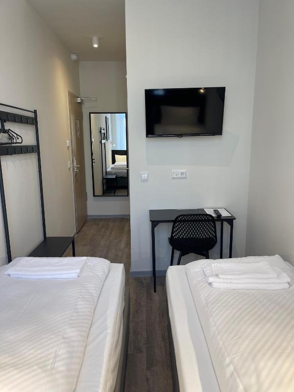 Twin Room image 3