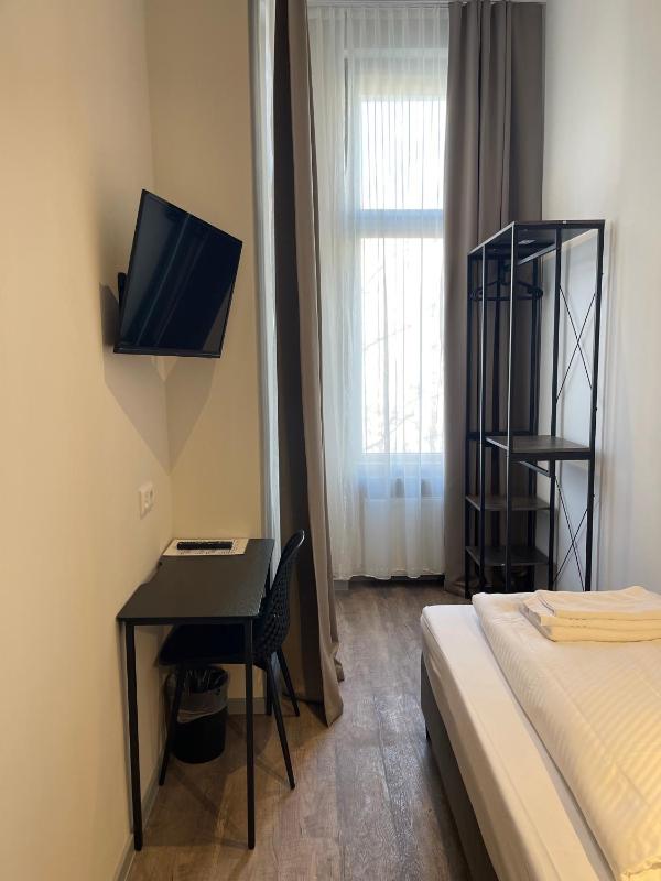 Motel Blue - Minimalist Boutique Hotel - image 7