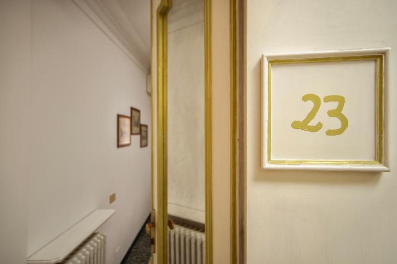 Standard Double Room with Shared Bathroom image 3