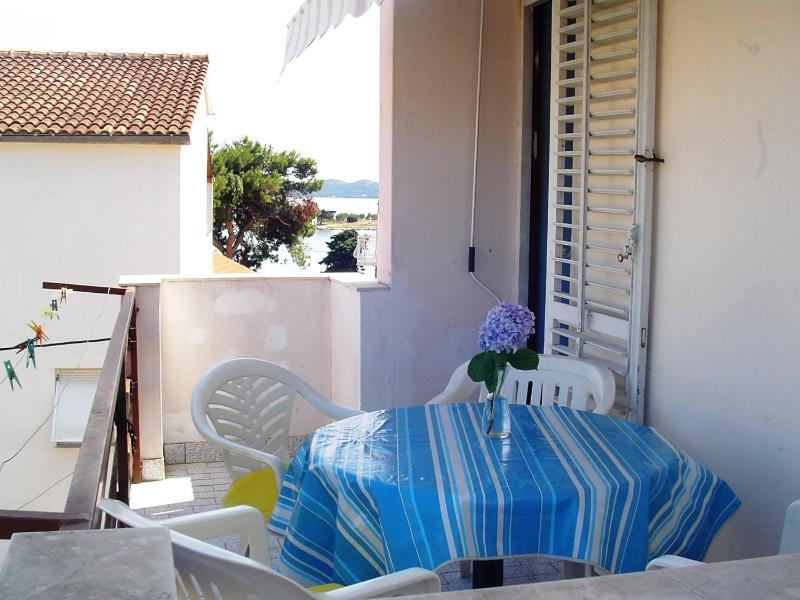 Apartments by the sea Pakostane Biograd - 24548 - image 8