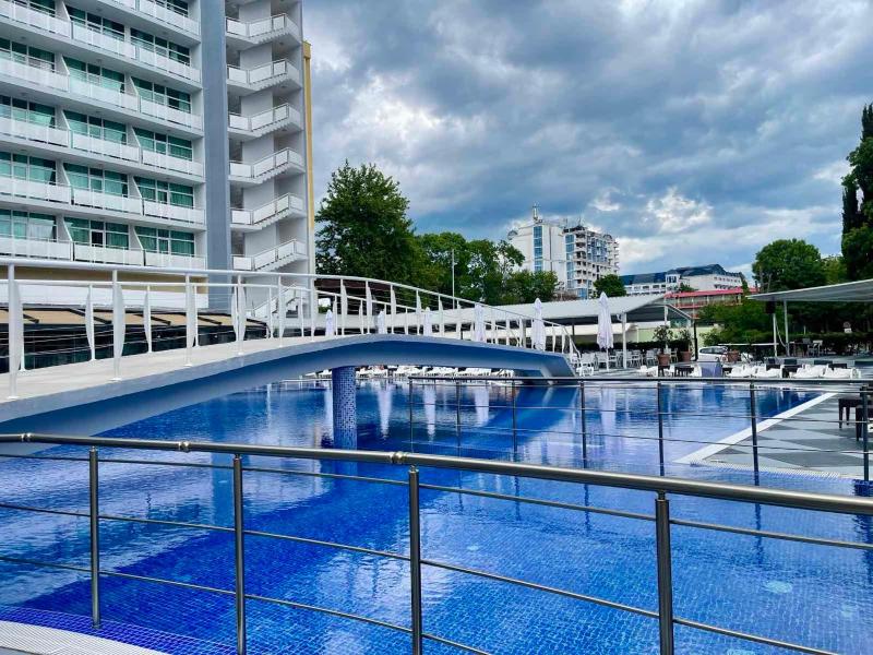 Grand Hotel Nirvana - All Inclusive & Free Beach Access - image 1