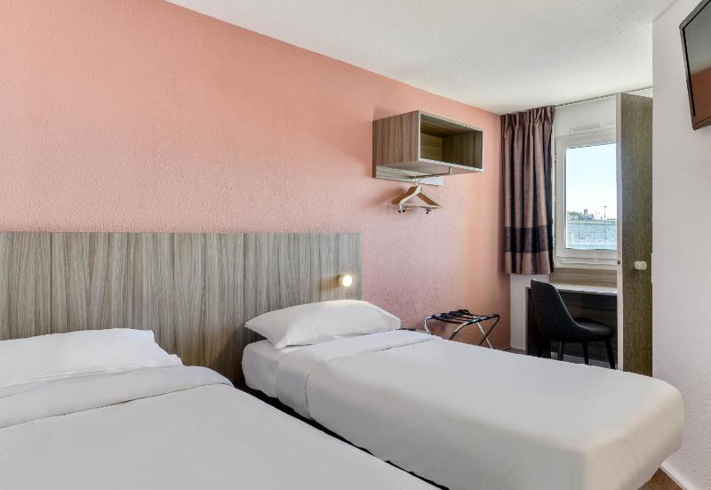 Standard Triple Room image 1