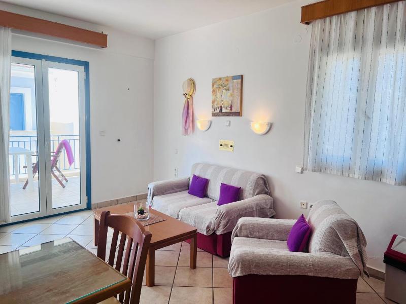 One-Bedroom Apartment with Sea View image 4