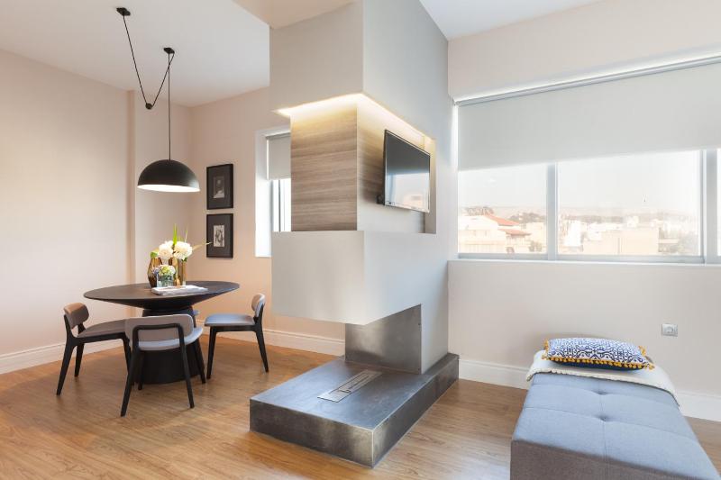 One-Bedroom Superior Suite image 2