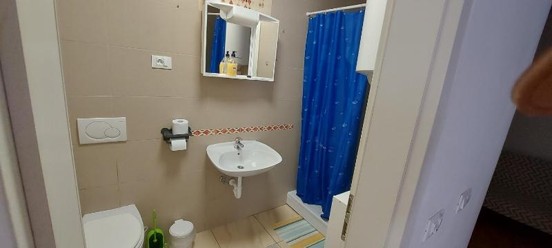 Small Double Room image 4