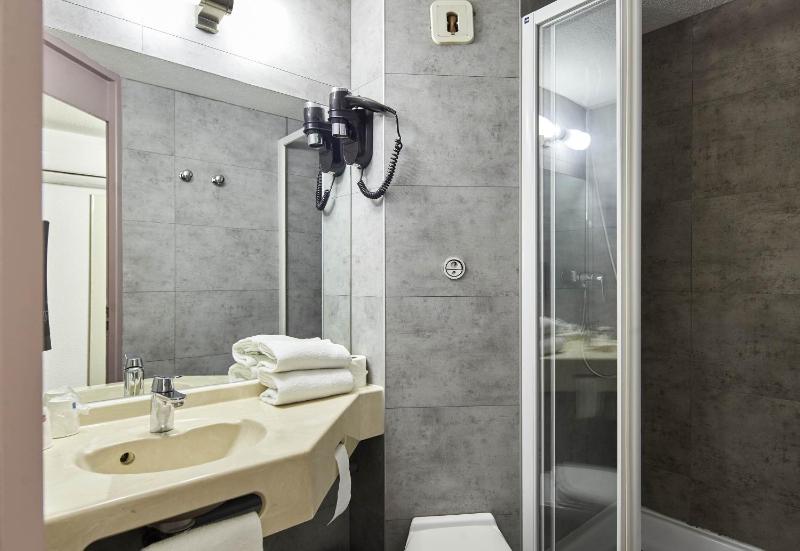 Twin Room image 1