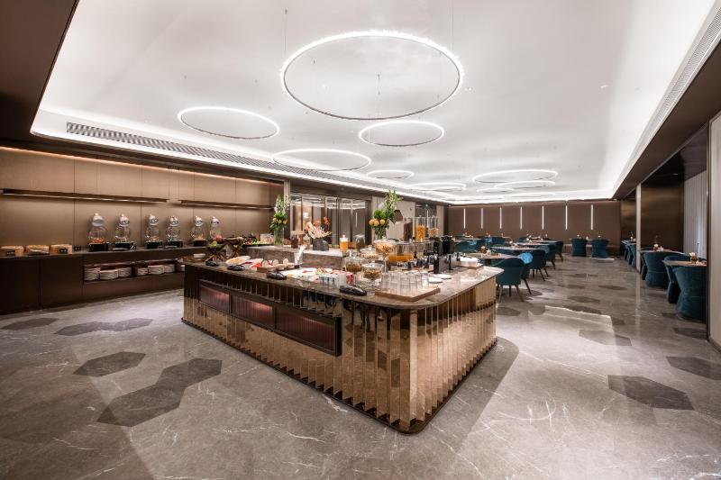 Crystal Hotel Qingdao The Mall of Splendors - image 11