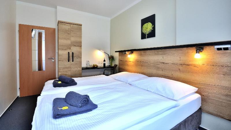 Double or Twin Room image 3