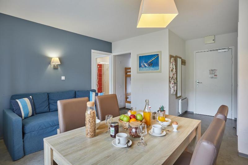 One-Bedroom Apartment image 3