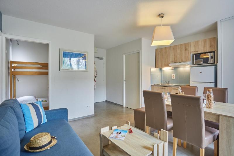 One-Bedroom Apartment image 4