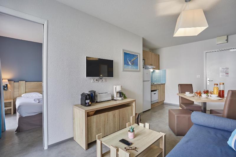 One-Bedroom Apartment image 4
