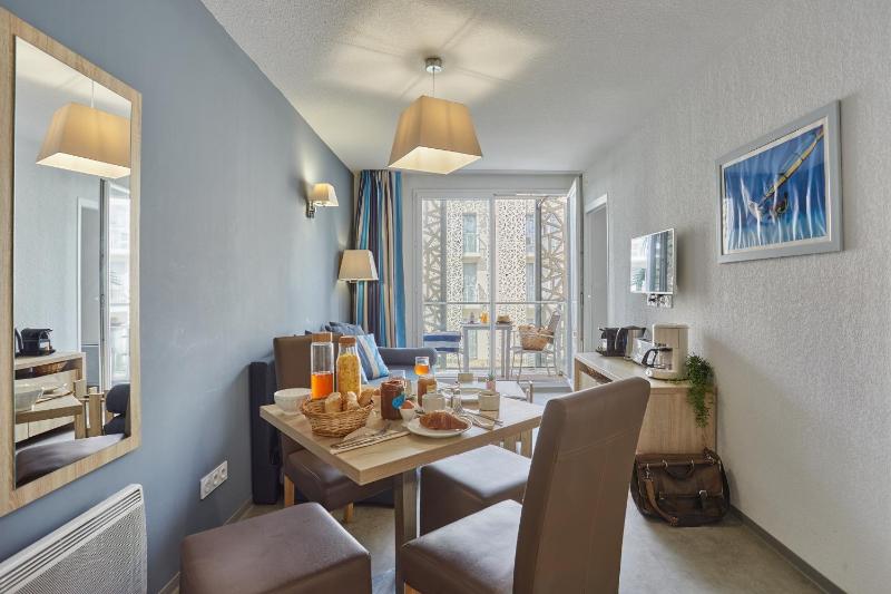 One-Bedroom Apartment image 3