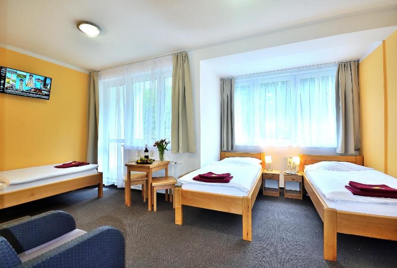 Quadruple Room image 4