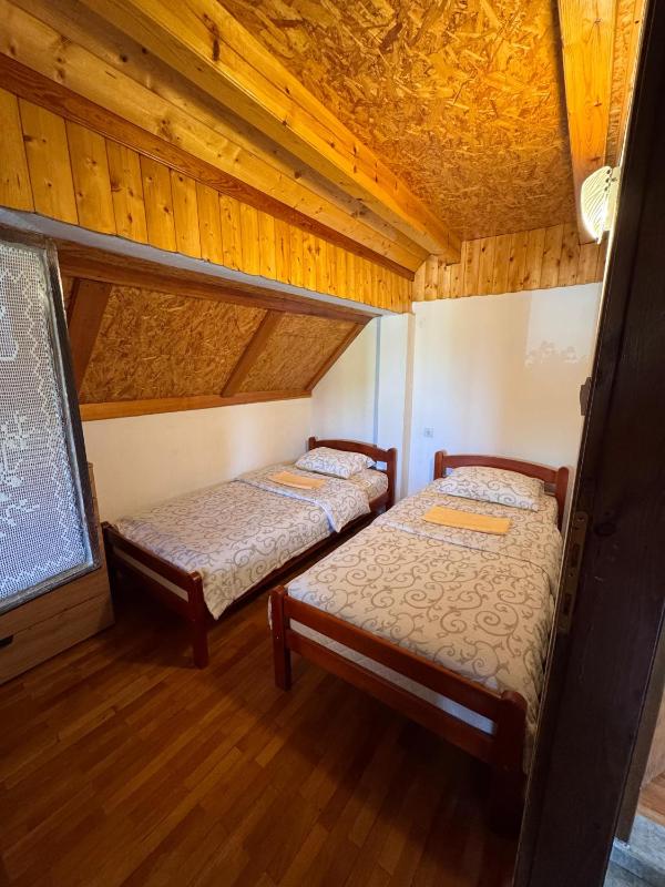 Standard Twin Room with Mountain View image 3
