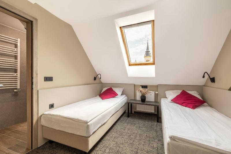 Twin Room with Shared Bathroom image 3