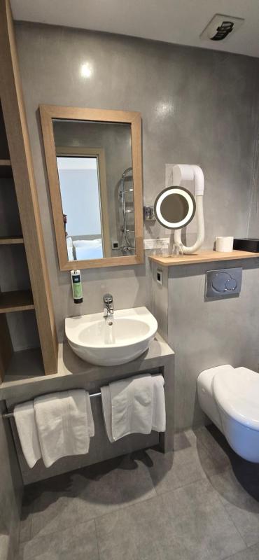 Double Room with Sea View image 2