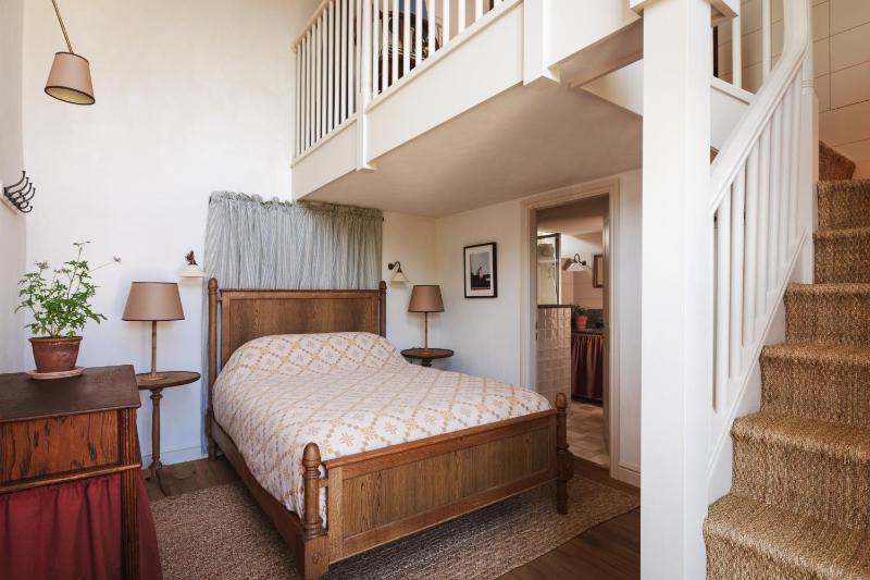 Family Room image 1