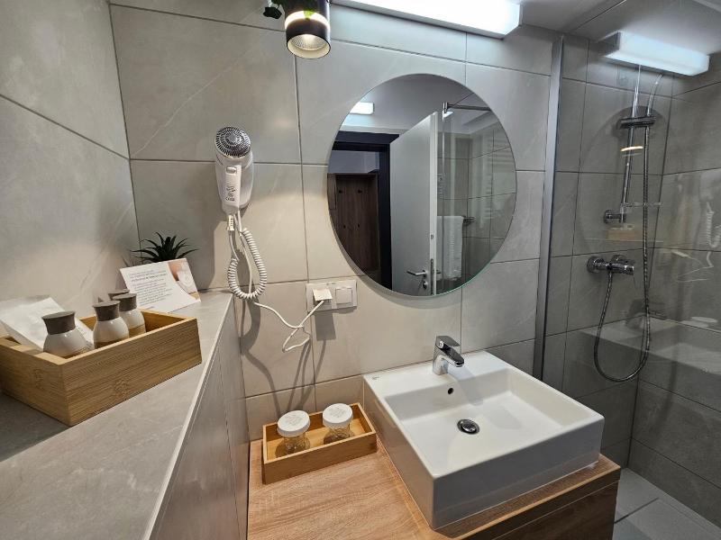 Superior Double or Twin Room image 4