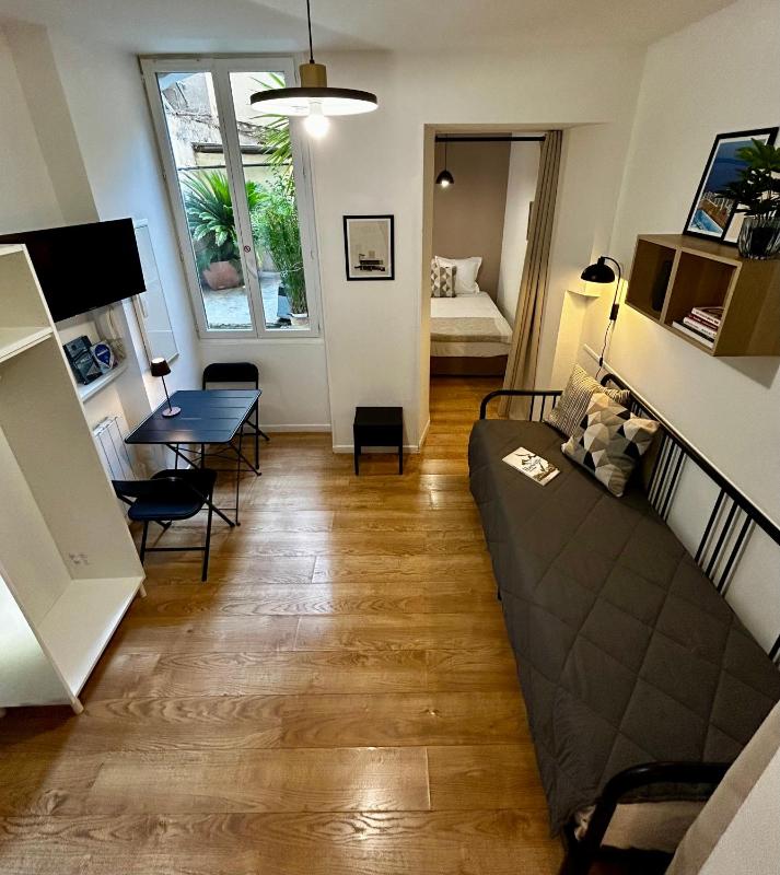 Studio Ground Floor with Garden View  image 1