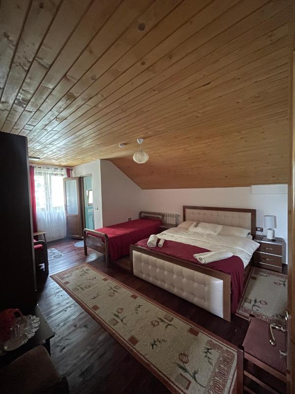 Standard Triple Room image 2