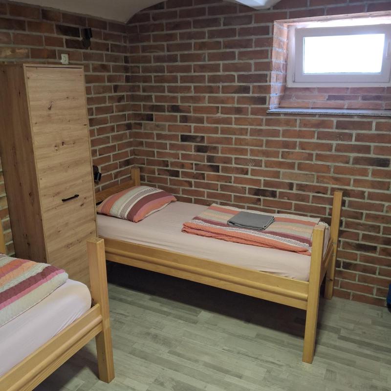 Twin Room image 4