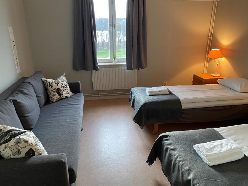 Twin Room with Private Bathroom image 1