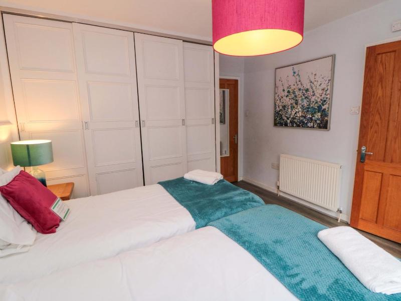Lawnswood - image 34