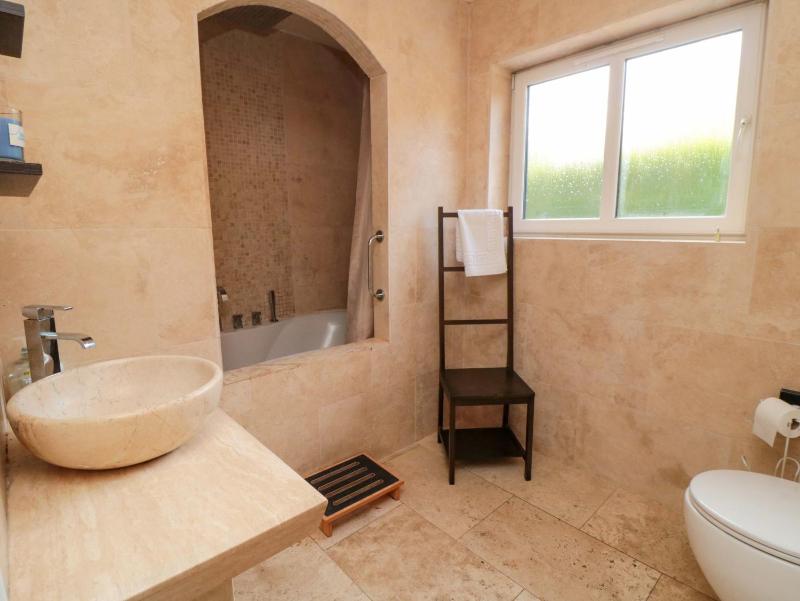 Lawnswood - image 38