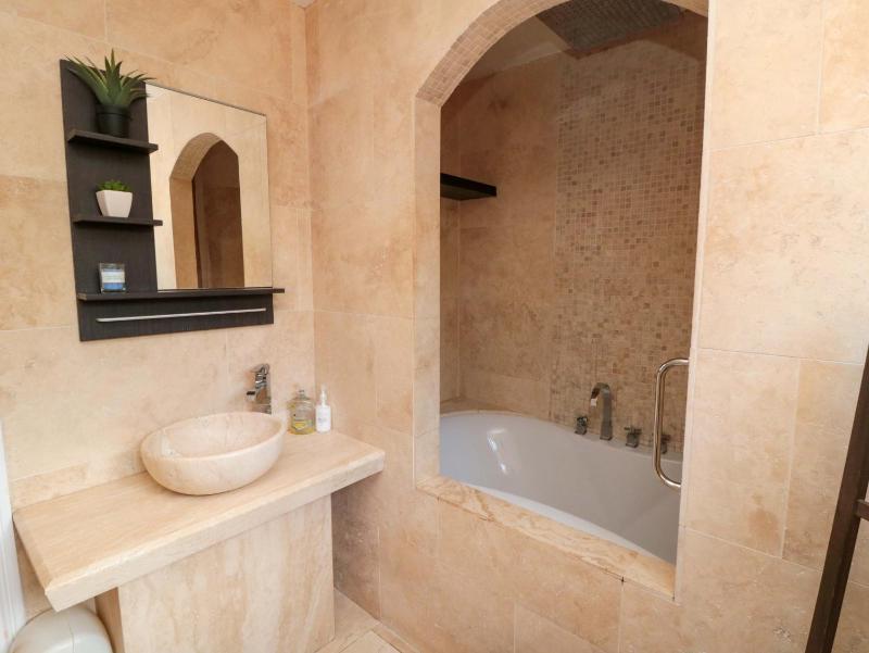 Lawnswood - image 32